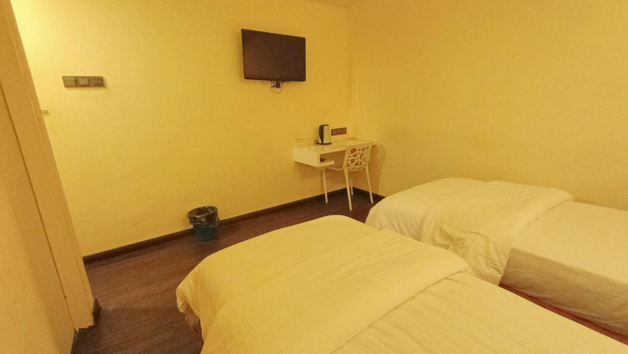 Oyo 90457 Borneo Eco-House Hashtag 12 Boutique Hotel Kota Kinabalu Exterior photo